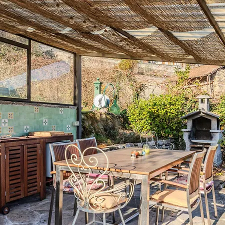 Tuschaus By Interhome