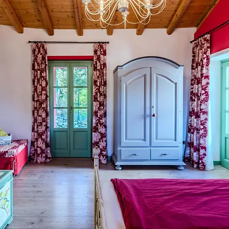 Tuschaus By Interhome بيت للعطل دومازو